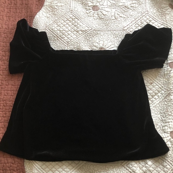 AQUA Velvet Off-Shoulder Black Blouse - Picture 2 of 8